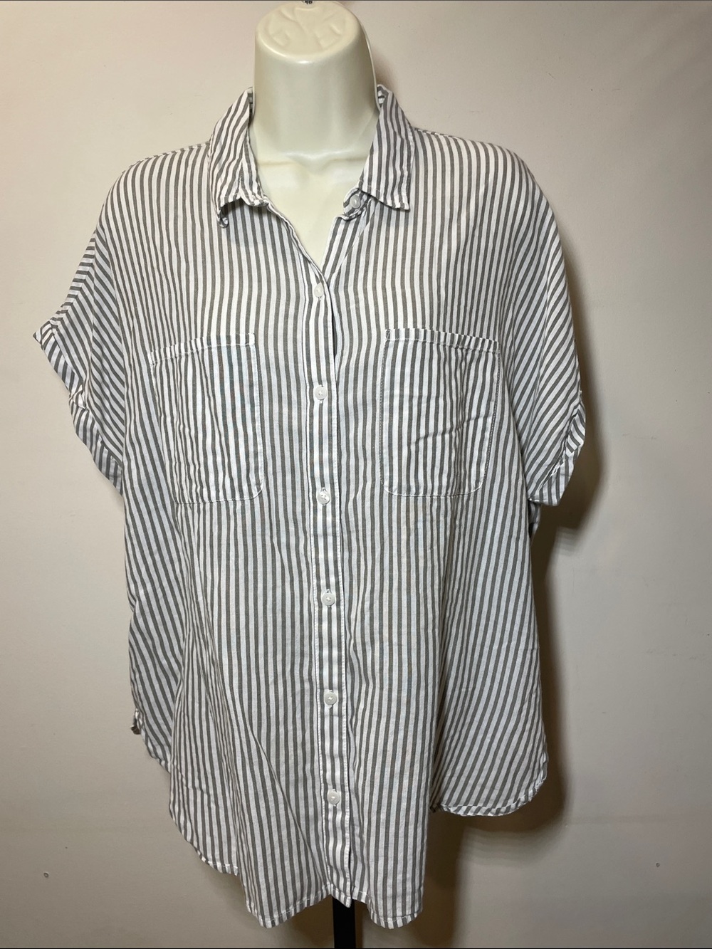 Lucky Brand White & Gray Striped Short-Sleeve Button-Up Shirt